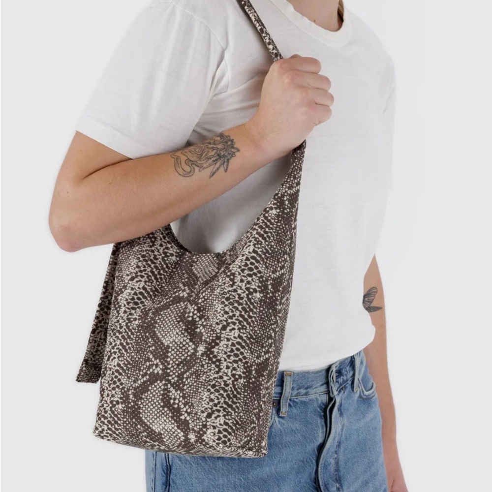 NWOT Baggu Snakeskin Shoulder Sling Bag - Picture 2 of 3